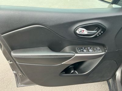 2022 Jeep Cherokee — photo 15 view
