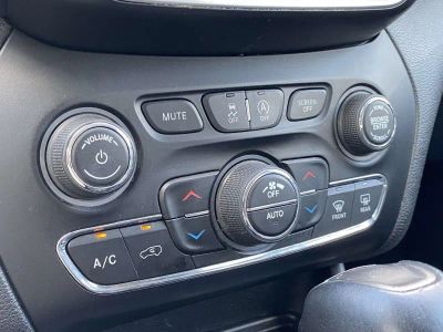 2019 Jeep Cherokee - Photo 19