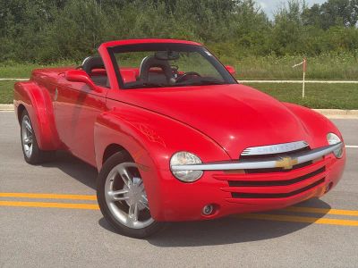 2004 Chevrolet SSR — detail view