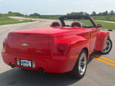 2004 Chevrolet SSR — interior view