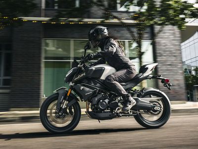 2026 CFMOTO 450NK - Photo 8