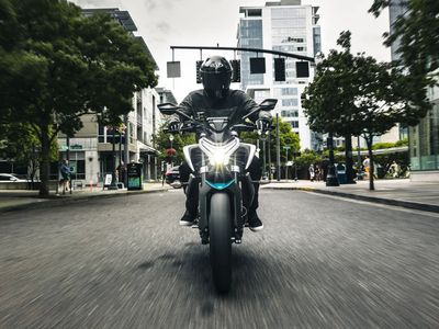 2026 CFMOTO 450NK - Photo 5