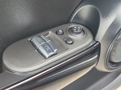 2023 MINI Hardtop 2 Door — photo 11 view