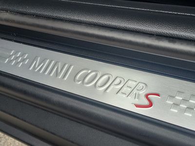 2023 MINI Hardtop 2 Door — photo 12 view