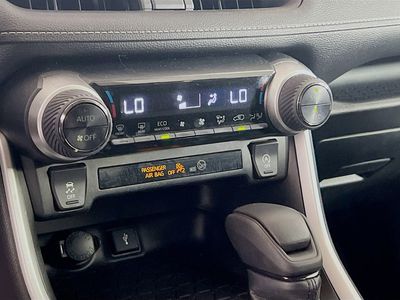 2021 Toyota RAV4 - Photo 9