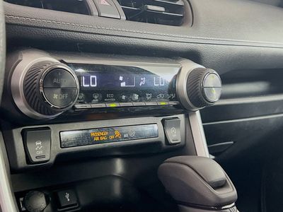 2021 Toyota RAV4 - Photo 11