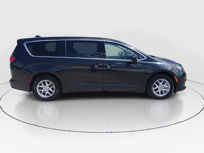 2023 Chrysler Voyager - Photo 8