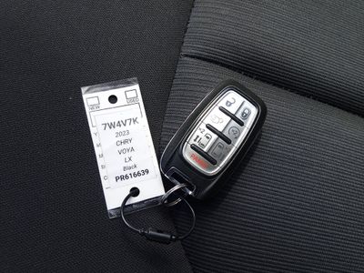 2023 Chrysler Voyager - Photo 15