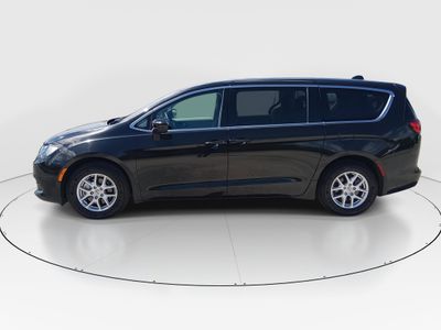 2023 Chrysler Voyager - Photo 4