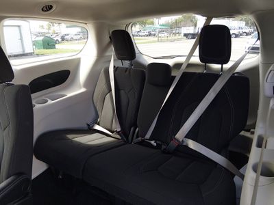 2023 Chrysler Voyager - Photo 17
