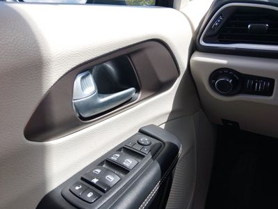 2023 Chrysler Voyager - Photo 13