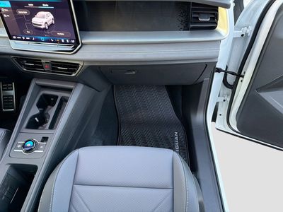 2026 Volkswagen Tiguan — photo 17 view