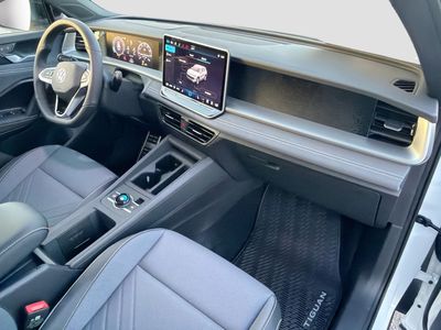2026 Volkswagen Tiguan — photo 13 view
