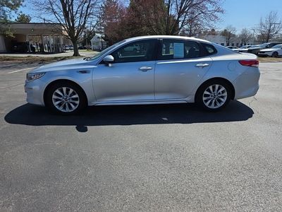 2017 Kia Optima LX - Photo 6