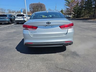 2017 Kia Optima LX - Photo 8