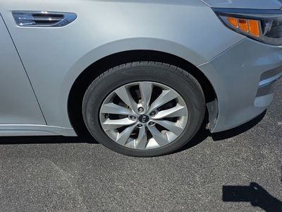 2017 Kia Optima LX - Photo 11