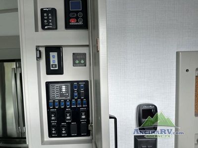 2025 Keystone RV Montana High Country - Photo 15