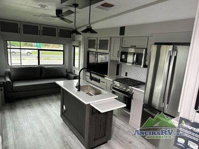 2025 Keystone RV Montana High Country - Photo 5