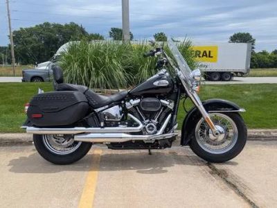 2023 Harley-Davidson® FLHCS - Heritage Classic — front three-quarter view