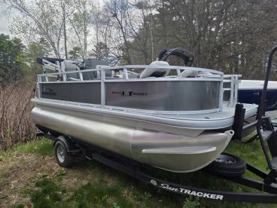2026 Sun Tracker BB 16 XLS — front three-quarter view