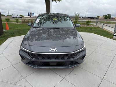 2026 Hyundai Elantra — photo 8 view