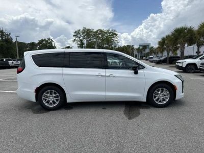 2027 Chrysler Pacifica Select in Bright White Clearcoat — front three-quarter view