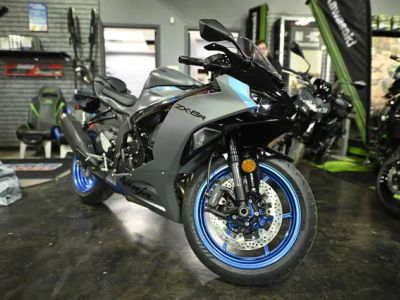 2026 Kawasaki Ninja® ZX™-6R — front three-quarter view