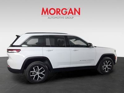 2025 Jeep Grand Cherokee — engine compartment view