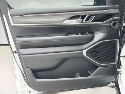 2023 Jeep Wagoneer - Photo 22