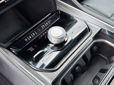 2023 Jeep Wagoneer - Photo 28