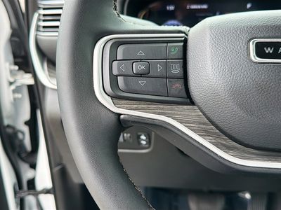 2023 Jeep Wagoneer - Photo 36