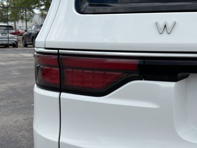 2023 Jeep Wagoneer - Photo 10