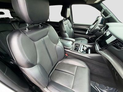 2023 Jeep Wagoneer - Photo 14