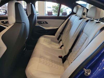 2025 BMW M3 — photo 18 view