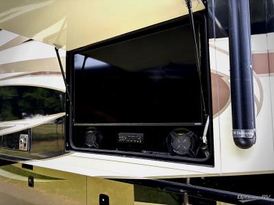 2017 Fleetwood Pace Arrow LXE — photo 24 view