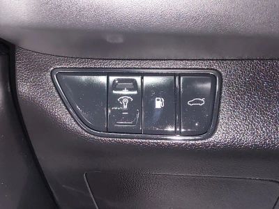2025 Genesis G70 - Photo 13