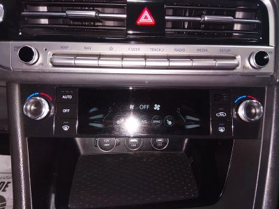 2025 Genesis G70 - Photo 19