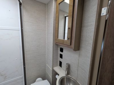 2021 Jayco Melbourne Prestige — photo 11 view
