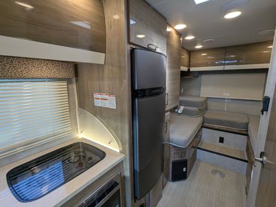 2021 Jayco Melbourne Prestige — photo 16 view