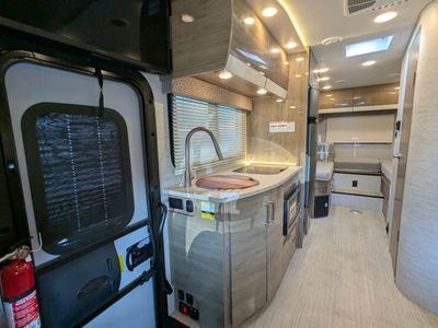 2021 Jayco Melbourne Prestige — photo 15 view
