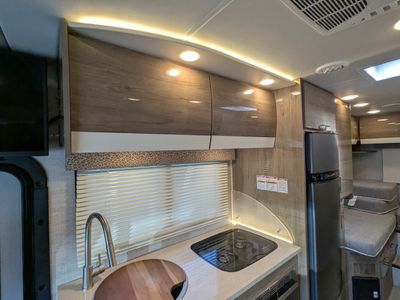 2021 Jayco Melbourne Prestige — photo 17 view