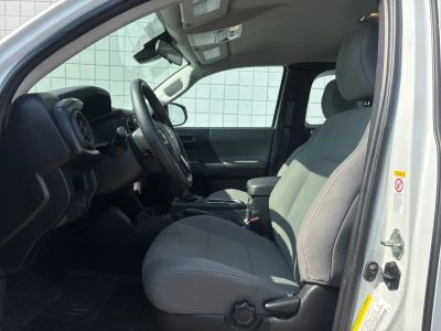 2018 Toyota Tacoma - Photo 4
