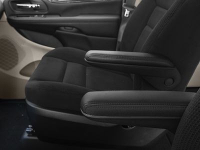 2017 Dodge Grand Caravan — photo 41 view
