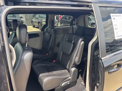 2017 Dodge Grand Caravan — photo 26 view