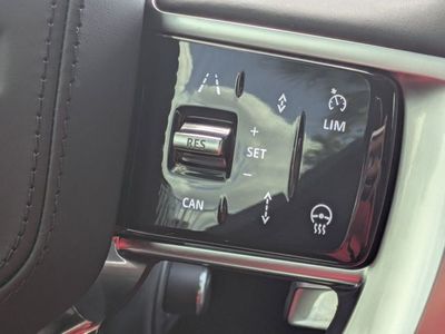 2025 Land Rover Range Rover — photo 33 view