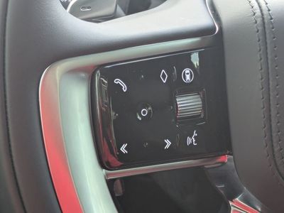 2025 Land Rover Range Rover — photo 32 view