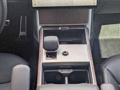 2025 Land Rover Range Rover — photo 21 view