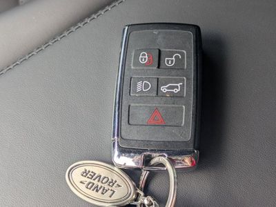 2025 Land Rover Range Rover — photo 36 view