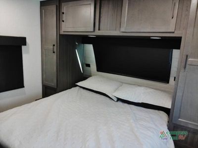 2026 Venture RV SportTrek - Photo 47