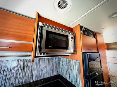 2010 Winnebago Via - Photo 13